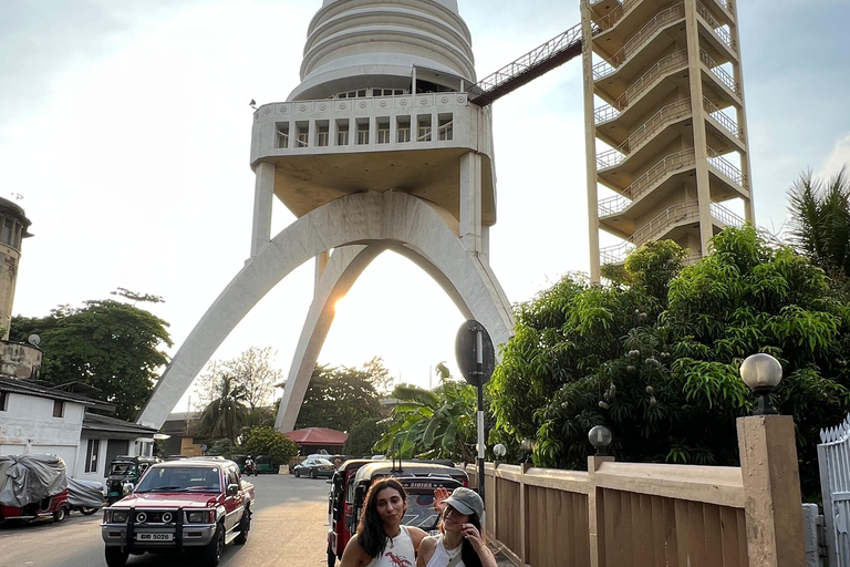 Colombo: Tuk Tuk City Tour with Entry Fees and Guide