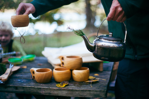 Stockholm: Vandring, utomhusmatlagning och kallvattenflytningPickup from Stockholm - drop-off Vaxholm