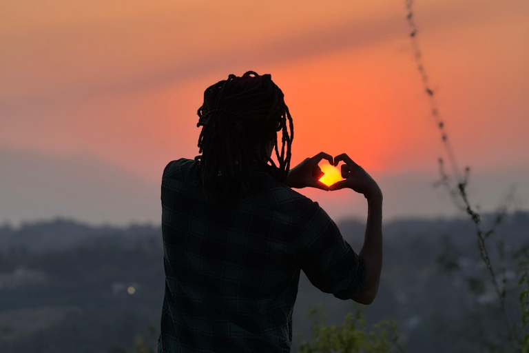 Moshi: Relaxamento ao pôr do sol com bebidas e traslado de ida e volta