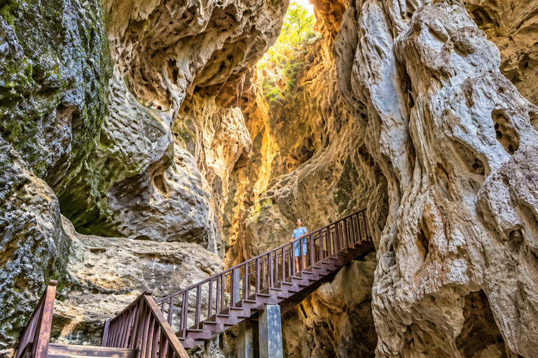 Labuan Bajo: 7-Stop Tour to Rangko Cave, Melo & Night Market