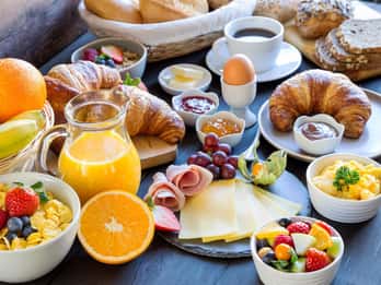Frukostbuffé vid slottparken i Putbus
