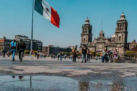 Mexico City Historic Center: Zocalo Tour & Transport Option