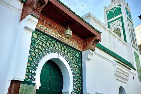 Da Casablanca: tour guidato di Tangeri con treno ad alta velocità