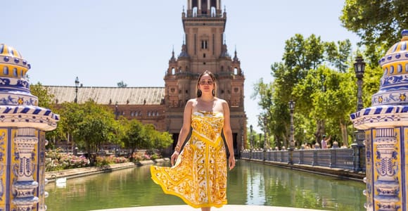 Seville: Private Professional Photoshoot at Plaza de España