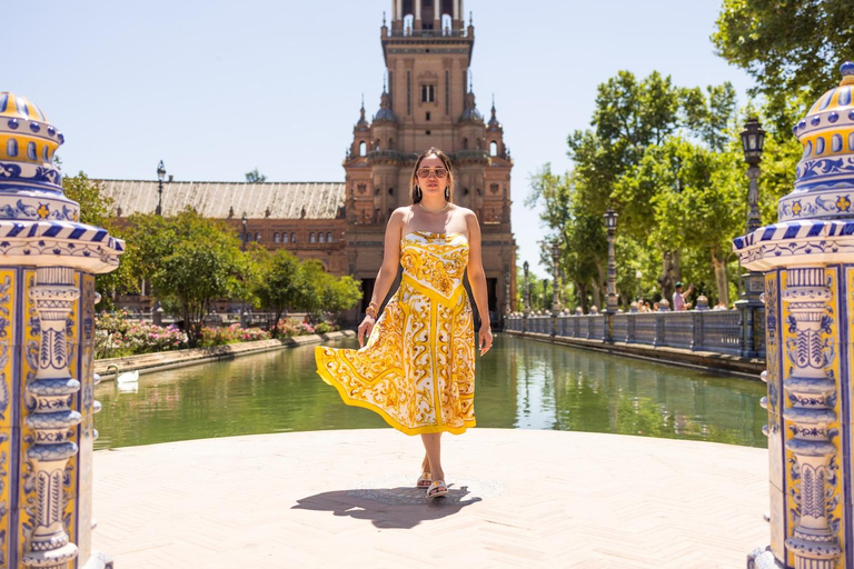 Seville: Professional Photoshoot at Plaza de España Premium 2 Locations 45 Mins | 45 Photos