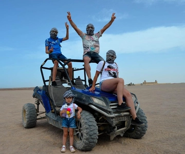 Hurghada: Quad- und Buggy-Safari mit Abendessen und Show