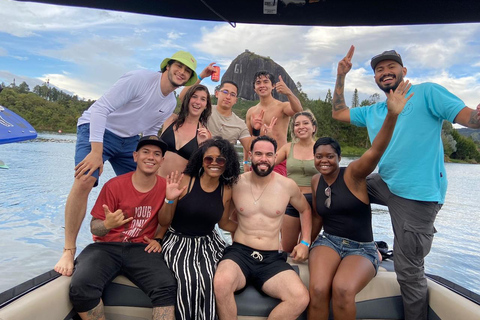Guatape Small-Group Full-Day Tour: Boat, Breakfast & Lunch