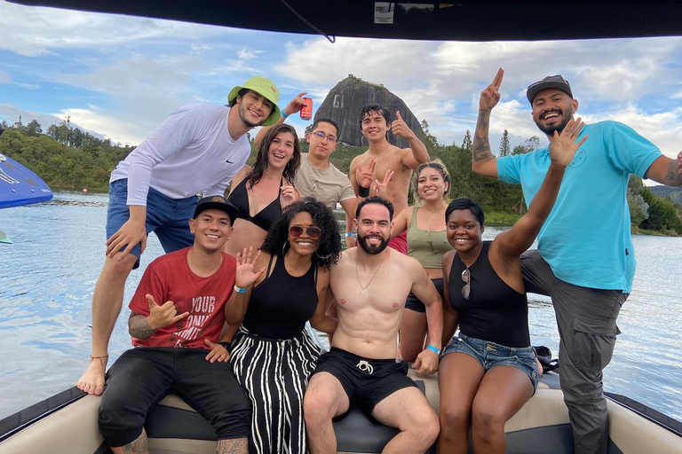 Guatape Small-Group Full-Day Tour: Boat, Breakfast & Lunch