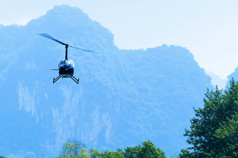 Yangshuo: Widokowy lot helikopterem nad rzeką Yulong