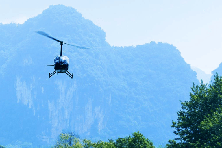 Yangshuo: Yulong River Hubschrauber-Rundflug-ErlebnisYangshuo: Helikopter-Rundflug über den Yulong-Fluss