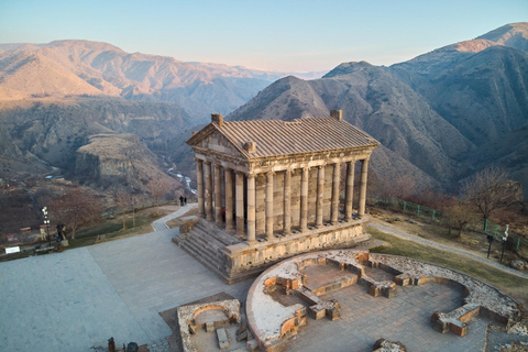 Desde Ereván: Templo de Garni, Monasterio de Geghard,Sinfonía de Piedra