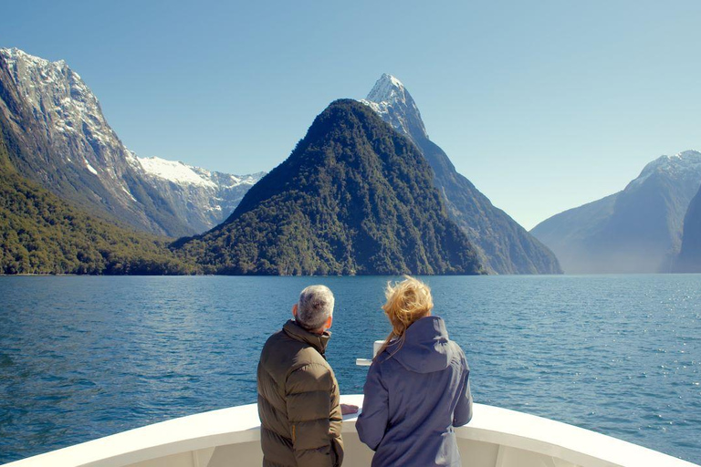 Queenstown a Te Anau via Milford Sound, incluindo cruzeiro e almoçoDe Queenstown a Te Anau via Milford Sound, incluindo cruzeiro e almoço