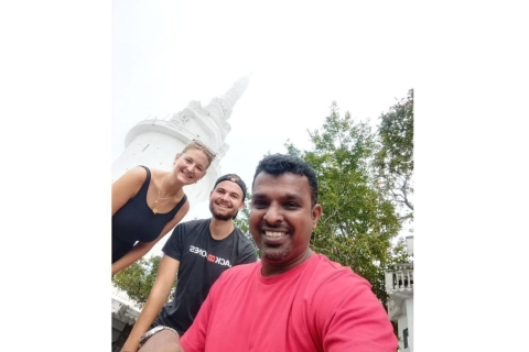 Kandy, Pinnawala Waisenhaus und Ambuluwawa TukTuk Tagestour