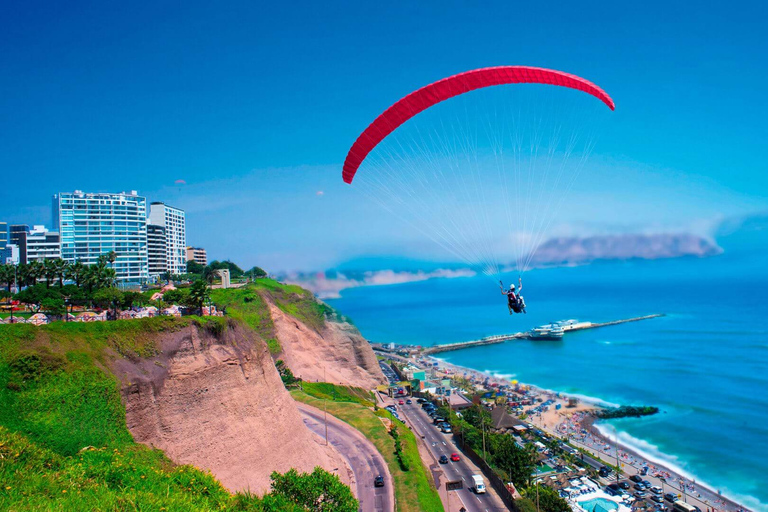 Vol en parapente avec un pilote privé sur la Costa Verde-LimaVol en parapente au-dessus des districts de la Costa Verde - Lima