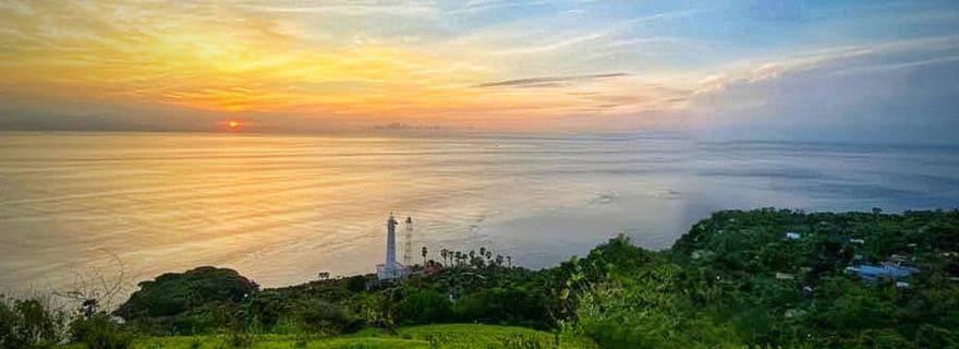 Amed : randonnée au lever du soleil sur la colline de Mencol avec vue sur l'océan