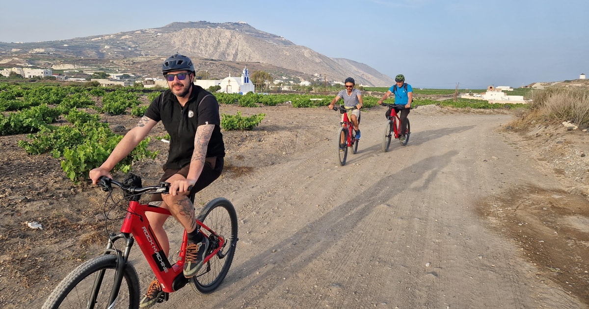 Santorini: E-Bike-tur i vinlandet | GetYourGuide