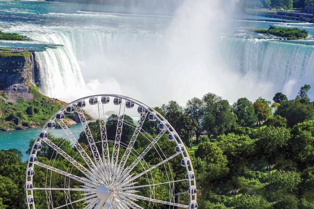 Visit Niagara Falls, Canada Clifton Hill 6 Attraction Fun Pass in Chutes du Niagara