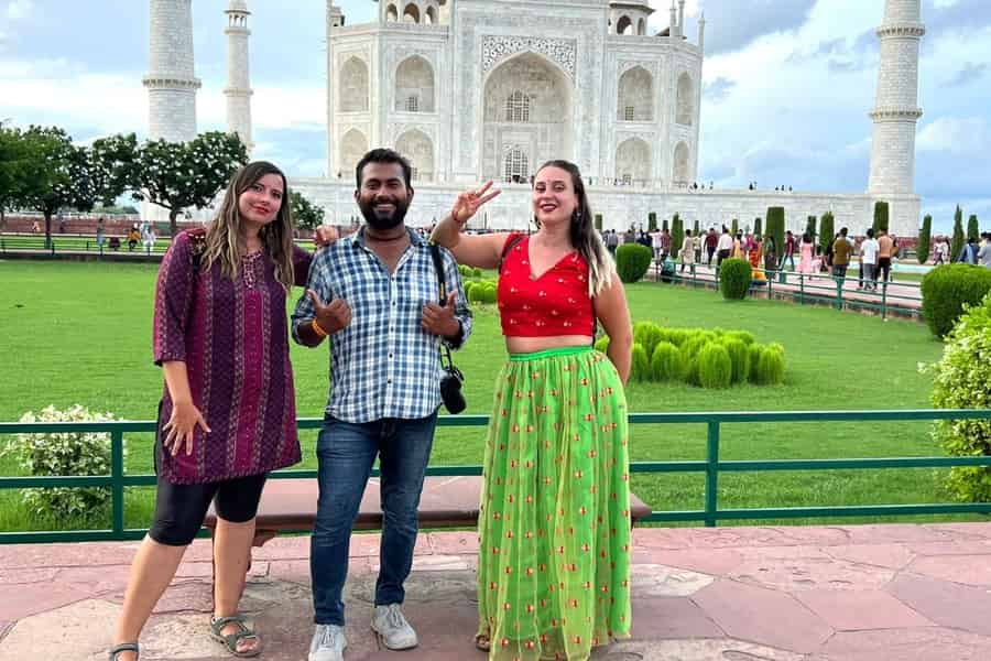Ticket ohne Anstehen für das Taj Mahal: Optionen für Sonnenaufgang und tagsüber. Foto: GetYourGuide Ticket ohne Anstehen für das Taj Mahal: Optionen für Sonnenaufgang und tagsüber. Foto: GetYourGuide