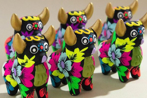 PAINT YOUR OWN PUCARÁ BULL WITH OUR PAINTING WORKSHOP