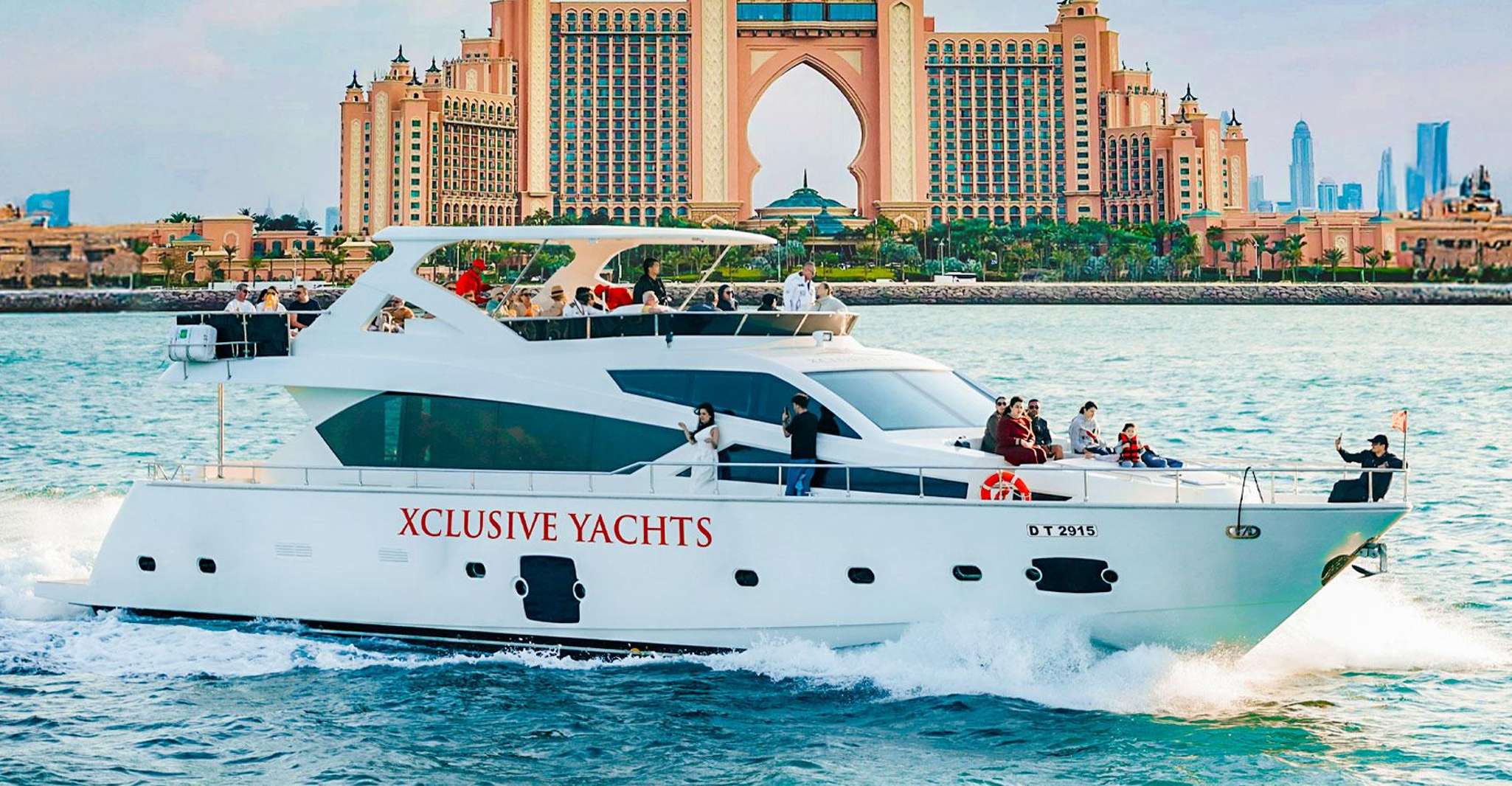 Dubai Marina Yacht Cruise and Dinner in Dubai, United Arab Emirates