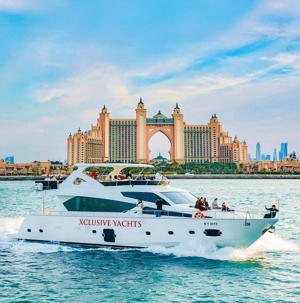Dubai Marina: Luxury Yacht Tour with Breakfast or BBQ Option