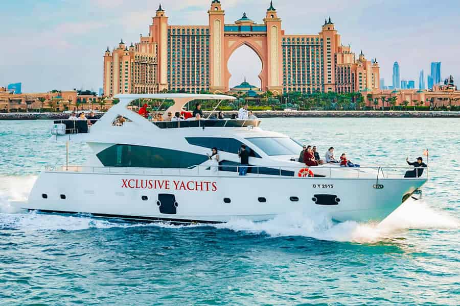 Dubai Marina: Luxus-Yacht-Tour mit Frühstück oder BBQ-Option. Foto: GetYourGuide Dubai Marina: Luxus-Yacht-Tour mit Frühstück oder BBQ-Option. Foto: GetYourGuide