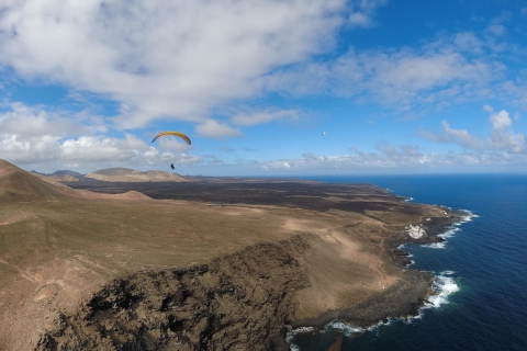 Lanzarote: tandemparaglidingvlucht boven een lavaveldOntspannen tandemvlucht