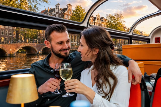 Amsterdam: Croazieră de seară cu vin și brânză