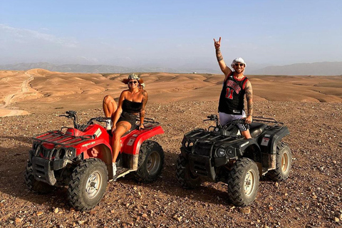 Marrakech: Excursão ao deserto de Agafay com quadriciclo, passeio de camelo e jantar