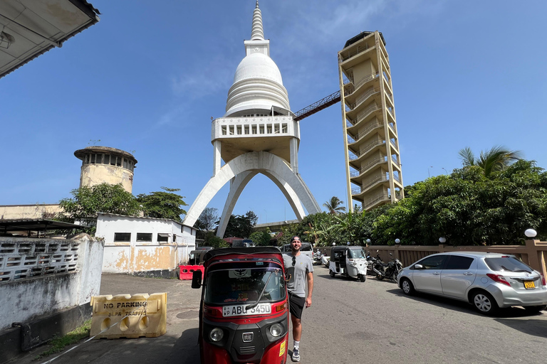Colombo: Private Tuk-Tuk City Tour with Local Breakfast