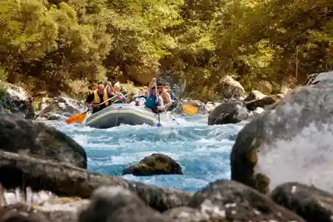 Von Budva aus: Ganztägige Rafting-Tour auf dem Fluss Tara mit Mittagessen