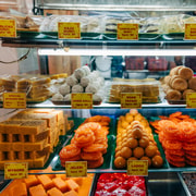 Singapore: Ethnic Quarters Tour with Local Snacks & Customs Singapore: Ethnic Quarters Tour with Local Snacks & Customs