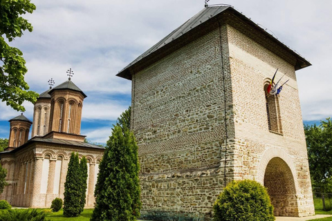 Bucharest: 7-Day Dracula Tour with Masquerade Ball