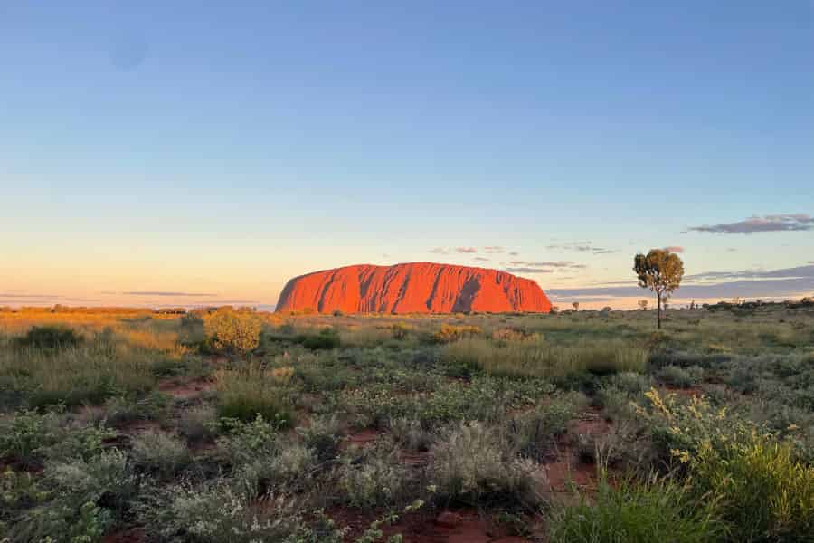 Uluru-Tour mit Kata Tjuta, Kings Canyon und der MacDonnell-Gebirgskette. Foto: GetYourGuide