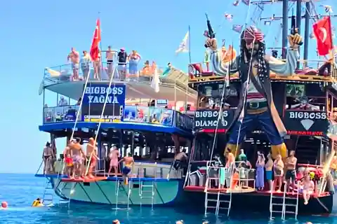 Marmaris: Big Boss Diamond Pirate Boat Trip