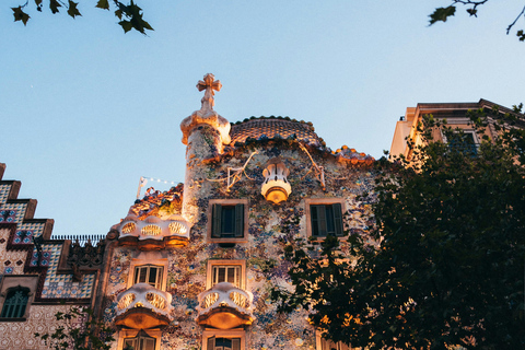 Secret Barcelona : Guided Walking Tour & Photo Spots Secret Barcelona Tour : Stories & Instagram Photo Spots