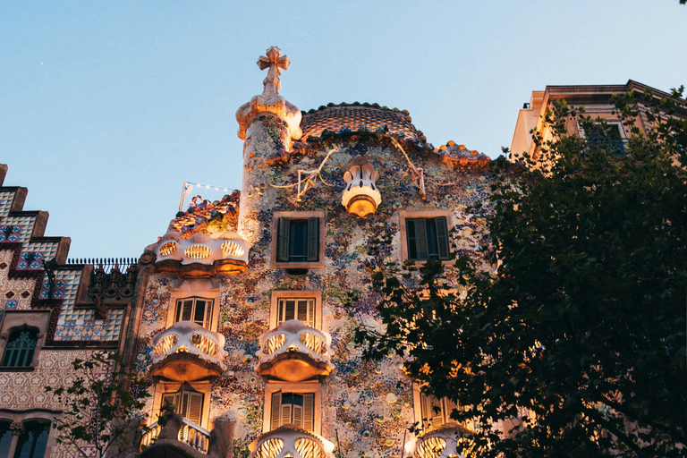 Secret Barcelona : Guided Walking Tour & Photo Spots Secret Barcelona Tour : Stories & Instagram Photo Spots