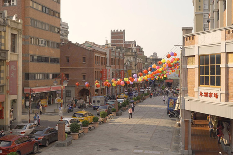 Taipei: Dadaocheng & Dihua Street & Temple Walking Tour