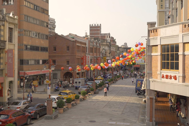 Taipei: Dadaocheng & Dihua Street & Temple Walking Tour