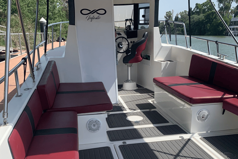 Paseo en barco privado por el GuadalquivirPaseo en barco privado 1h (1 a 12 pax)