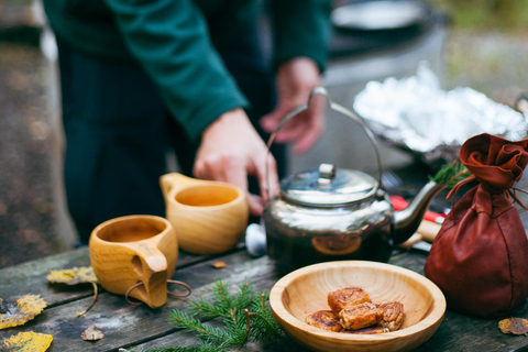 Stockholm: Vandring, utomhusmatlagning och kallvattenflytningPickup from Stockholm - drop-off Vaxholm