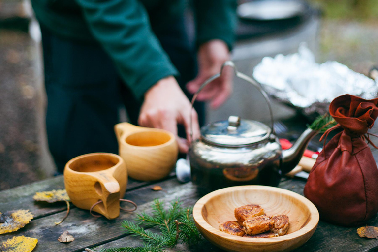 Stockholm: Vandring, utomhusmatlagning och kallvattenflytningPickup from Stockholm - drop-off Vaxholm