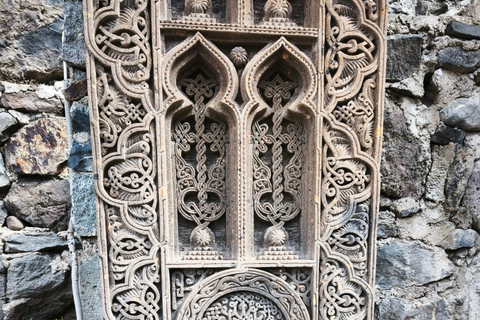 Tbilisi: Private Ride to Yerevan with Wine Tasting