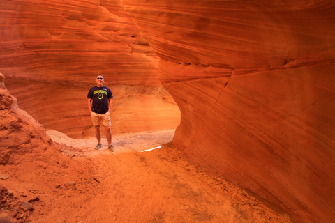 Kanab: Peek-a-Boo Slot Canyon Tour with 4x4 Ride