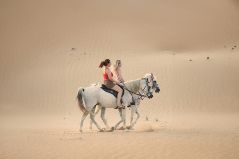 La aventura te espera: Excursión aérea en Parasailing, Safari, Quad ¡y mucho más!Safari por el desierto con paseo en camello y Sandboarding