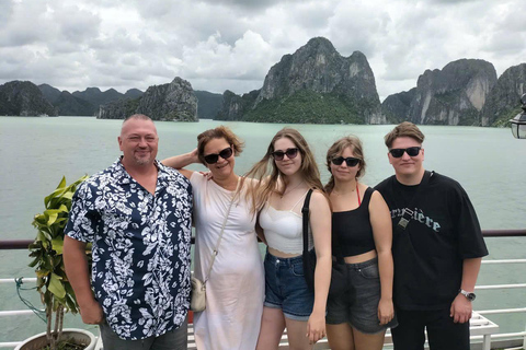 河内：兰哈 - 下龙湾 2 日 5 星级带阳台客舱河内：兰哈 - 下龙湾 2 日 5 星级带阳台的客舱