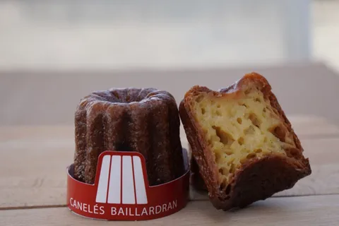 Bordeaux: Scenic River Cruise with Commentary and Canelés