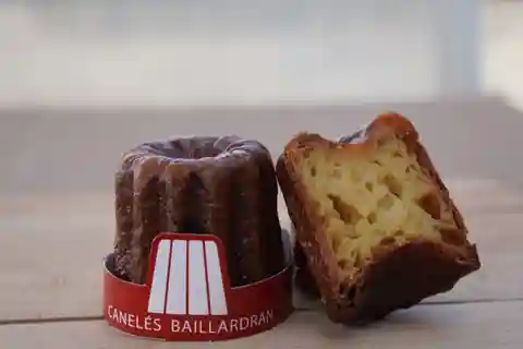 Bordeaux : Croisière fluviale commentée et canelés