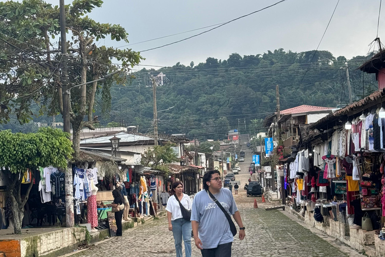 Ruta de flores: Salto Malacatiupan, Ataco e Apaneca TourRuta de flores: Tour del Salto Malacatiupan, Ataco e Apaneca