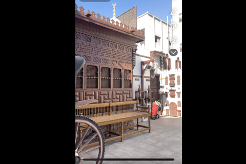 Jeddah: City Highlights Tour with Local Guide private tour